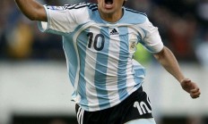 九游娱乐网页版入口-阿根廷足球传奇球员在比赛中表现抢眼