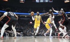 九游娱乐网址-关于开拓者惨败骑士，遭遇三连败的信息