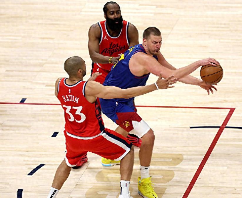 时机把握得当,球员关键时刻爆发进攻的简单介绍 时机把握得当,球员关键时刻爆发进攻的简单介绍