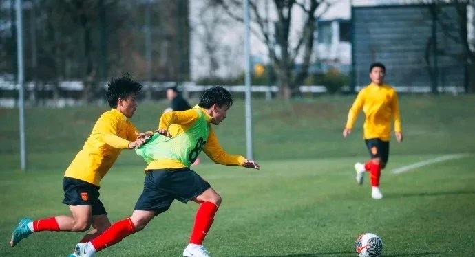 关于一支实力强大的足球队在比赛中崭露头角的信息 关于一支实力强大的足球队在比赛中崭露头角的信息