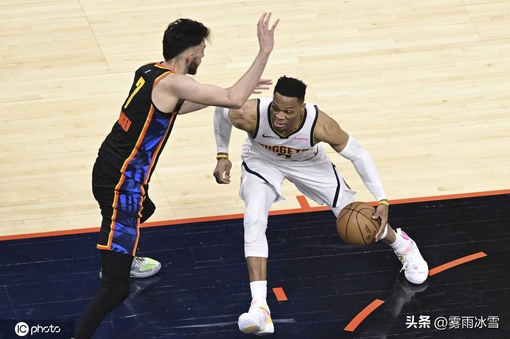 威斯布鲁克伤势未愈，雷霆备战季后赛仍存变数的简单介绍