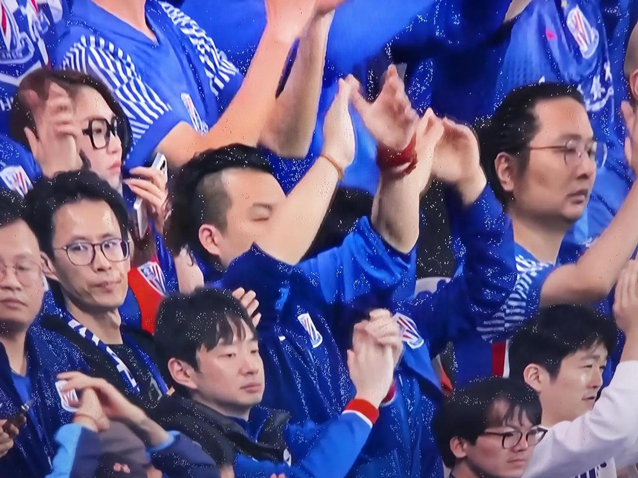 强劲对手交锋，场场焦点比赛吸引数万观众