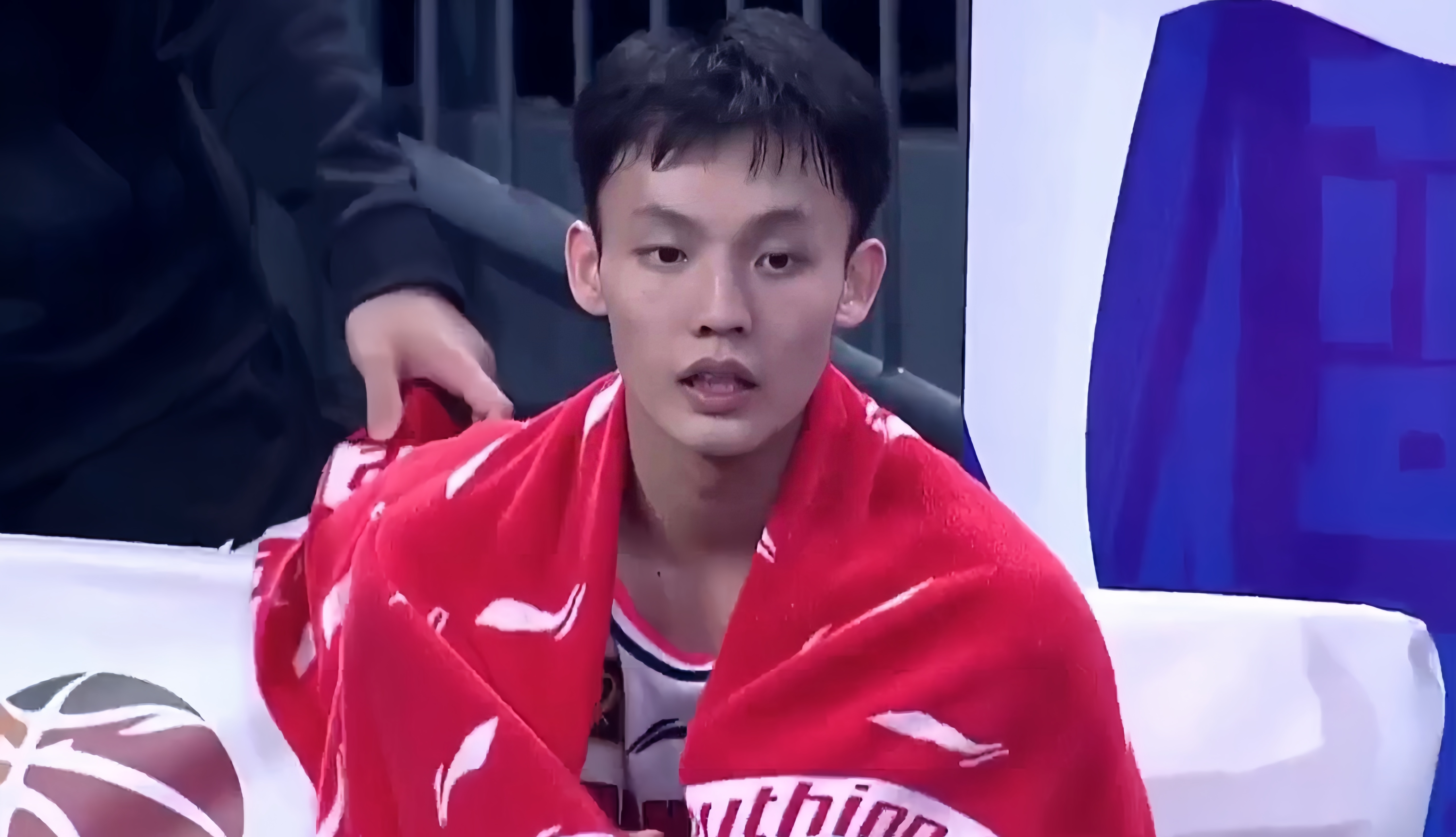 实力对比差异悬殊，球队轻松赢下比赛的简单介绍