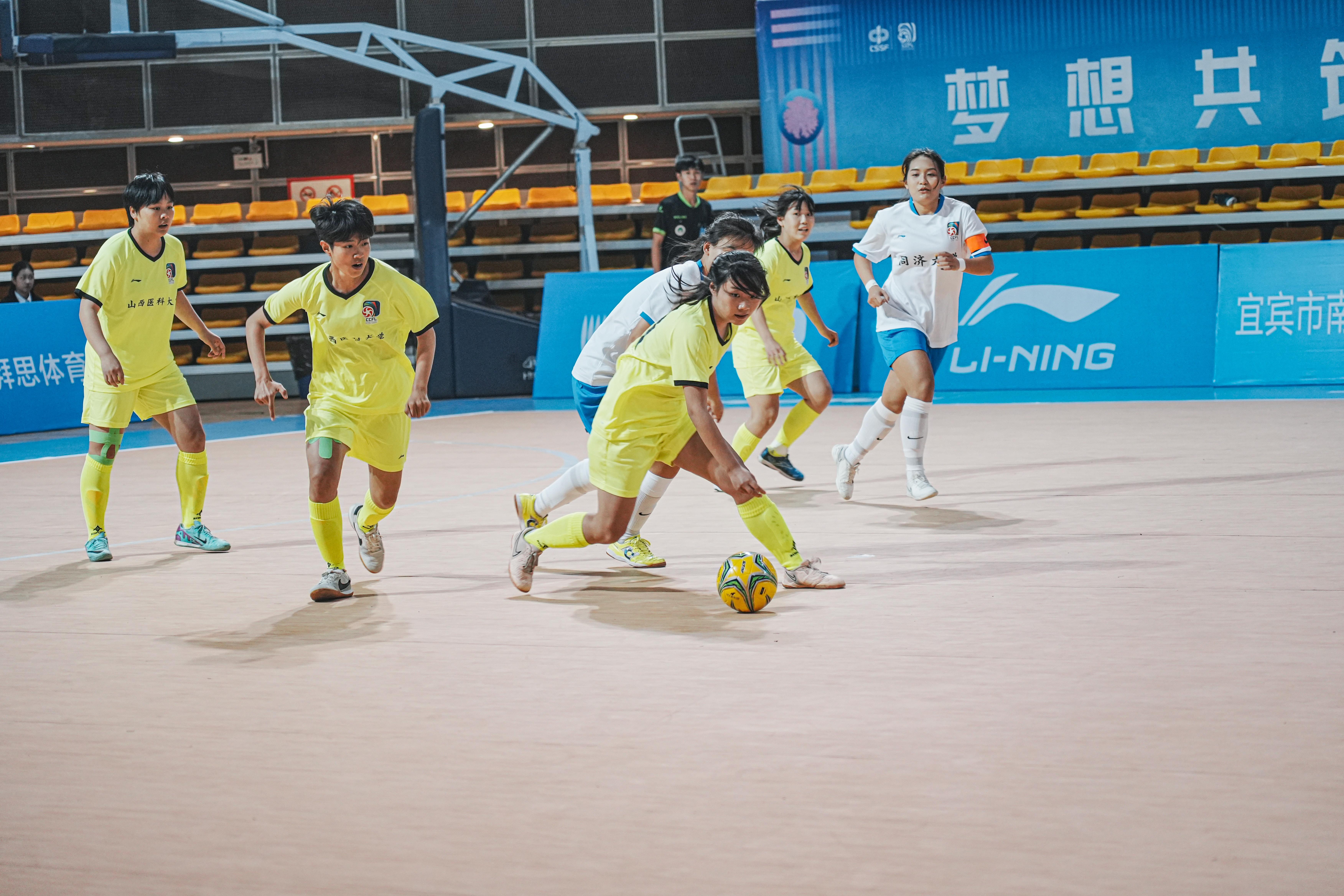 包含紧张!国内足球联赛战绩悬殊双方实力对比的词条 包含紧张!国内足球联赛战绩悬殊双方实力对比的词条