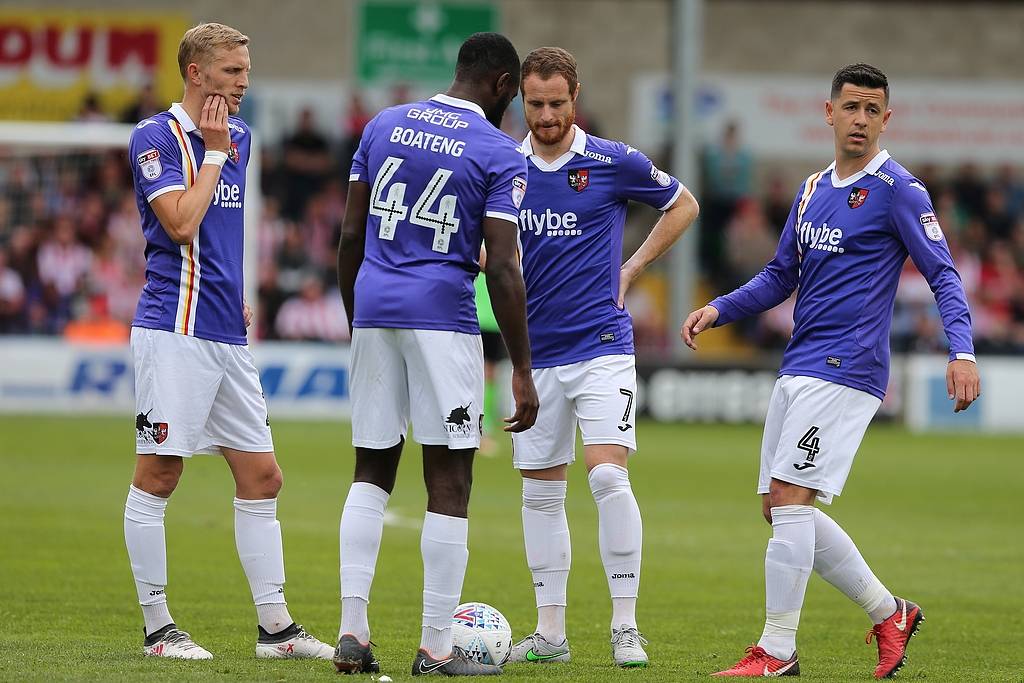 冰岛队球员表现出色，逆转胜利领跑