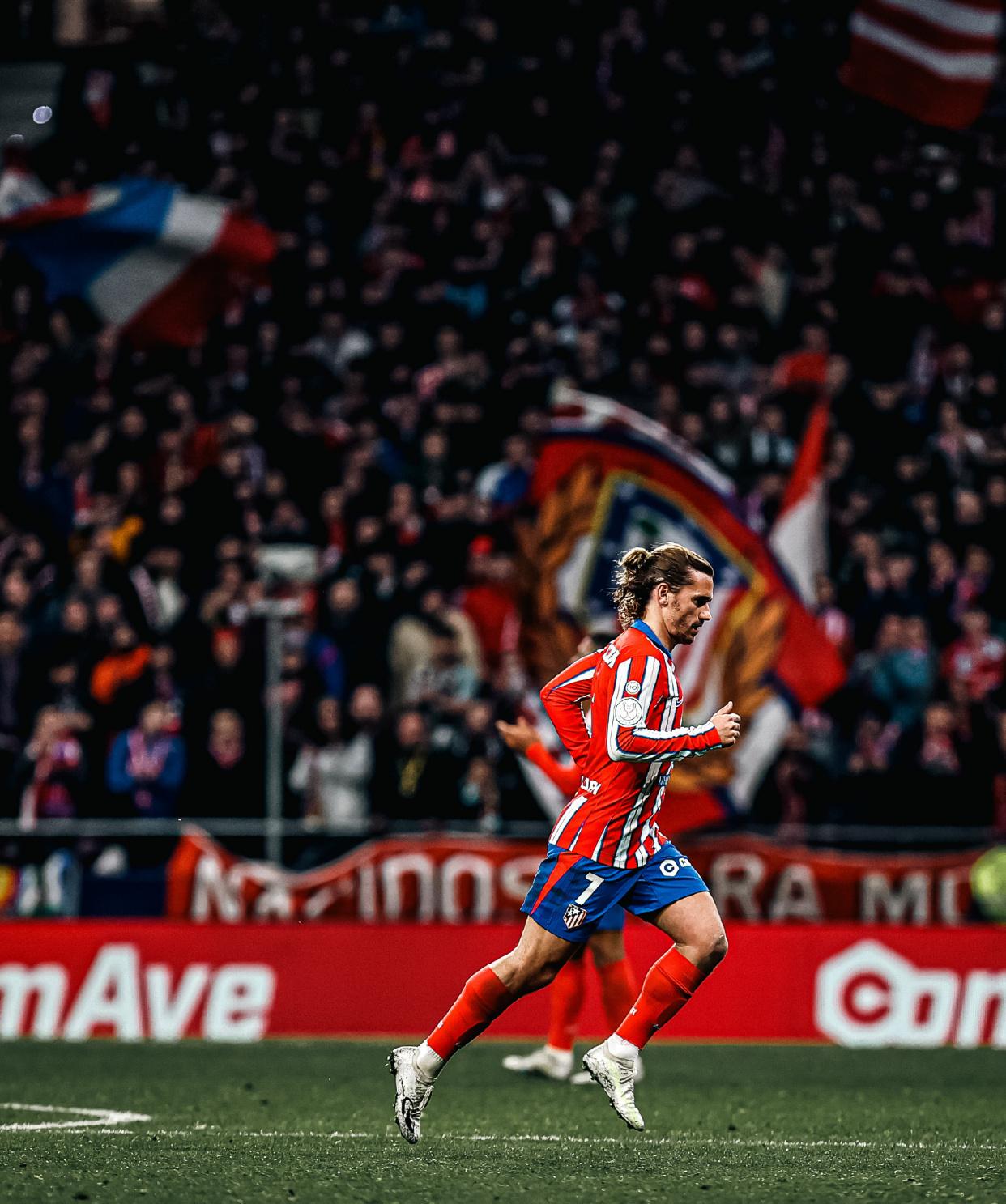 球员表现抢眼,成为焦点赛事中的亮点 球员表现抢眼,成为焦点赛事中的亮点