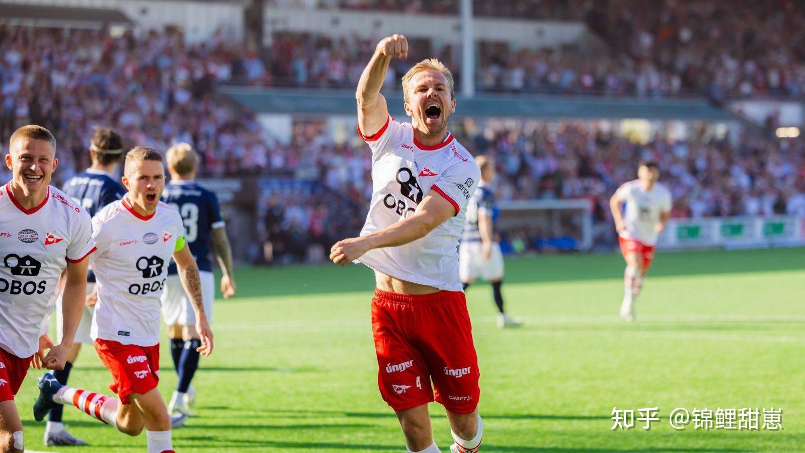 球员表现抢眼,成为焦点赛事中的亮点 球员表现抢眼,成为焦点赛事中的亮点