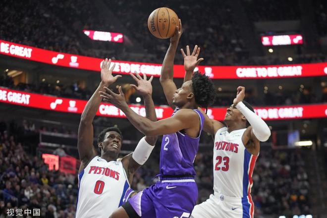 爵士击败活塞，继续保持领先地位