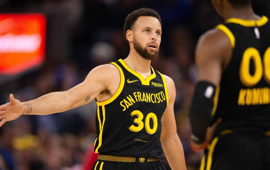 勇士擒掘金，继续豪取胜利