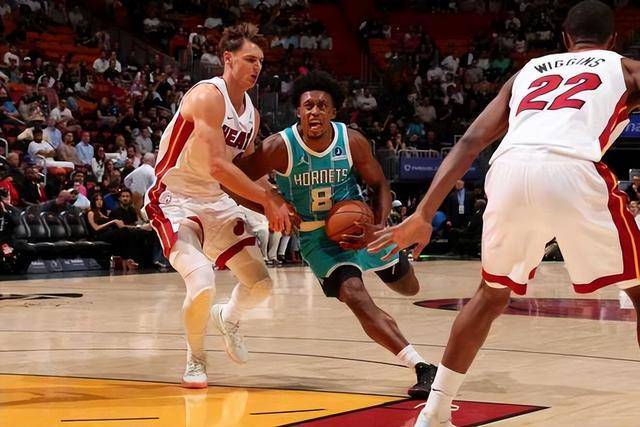 黄蜂大胜热火，引发球迷热议的简单介绍