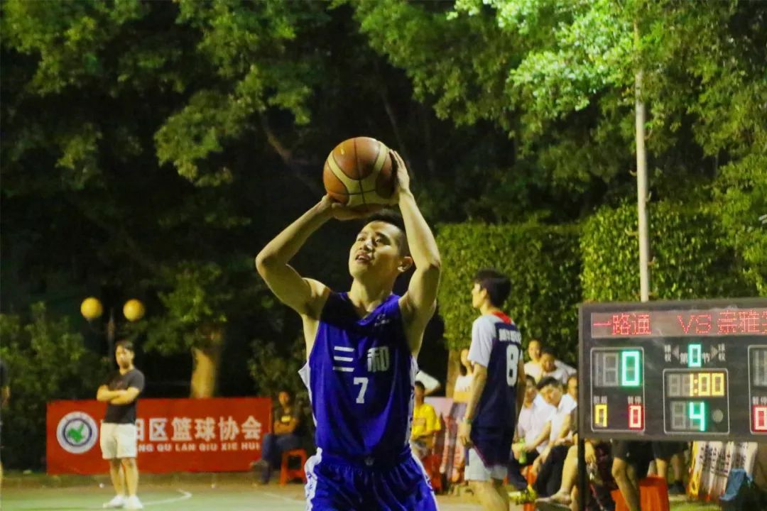 负伤也顽强，登顶桂冠大道！